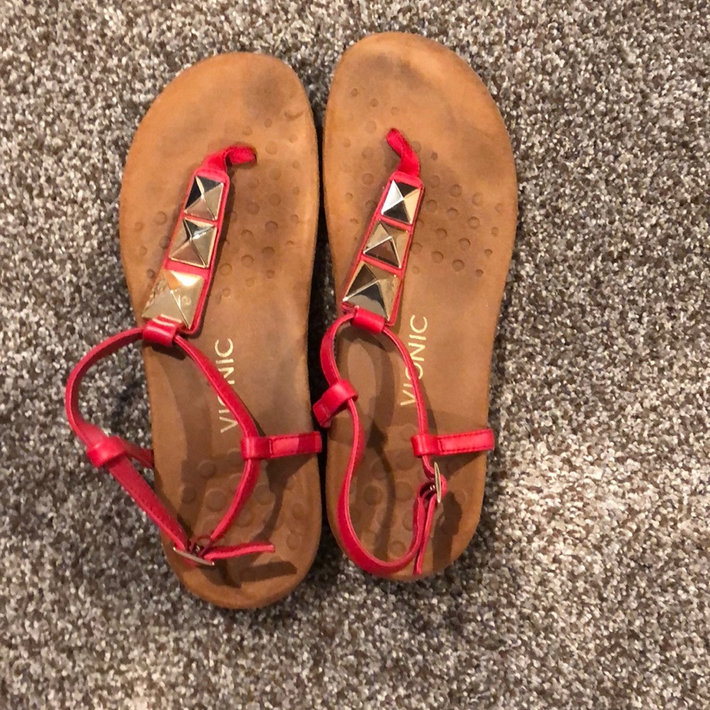 Vionic t strap sandal with buckle